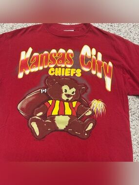 Vintage Kansas City Chiefs Teddy Bear Graphic Shirt 1996 NFL Football Medium